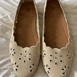 Elegant Cream Floral Women's Shoes